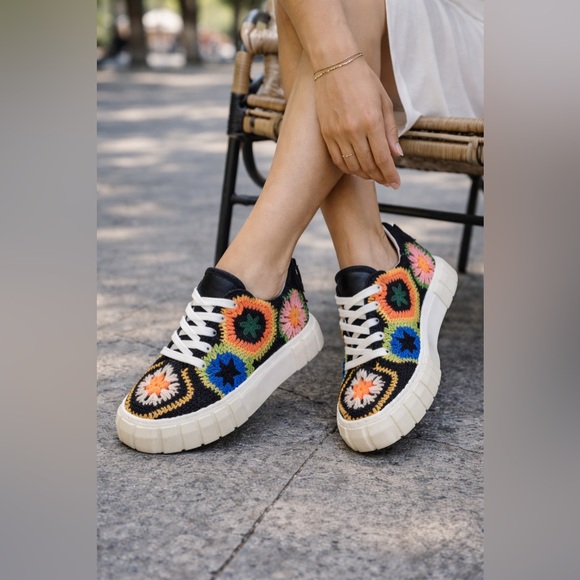 FARM Rio Shoes - LAST CHANCE Black Artisanal Flower Platform Crochet Sneaker